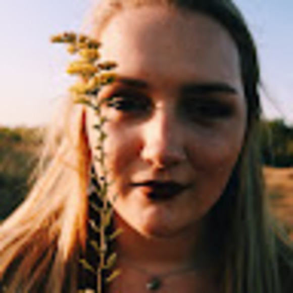 Meet your Posher, Julianna - Picture 1 of 1